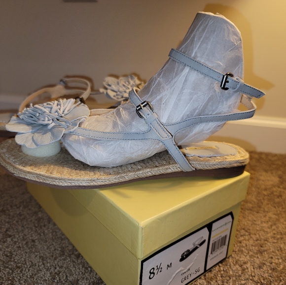 MaxStudio Leather Grey Sandals Size 8.5 - Picture 3 of 5